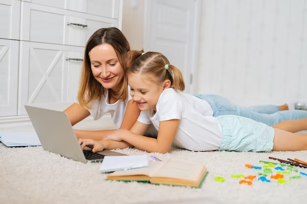 Enfant apprenant avec un écran